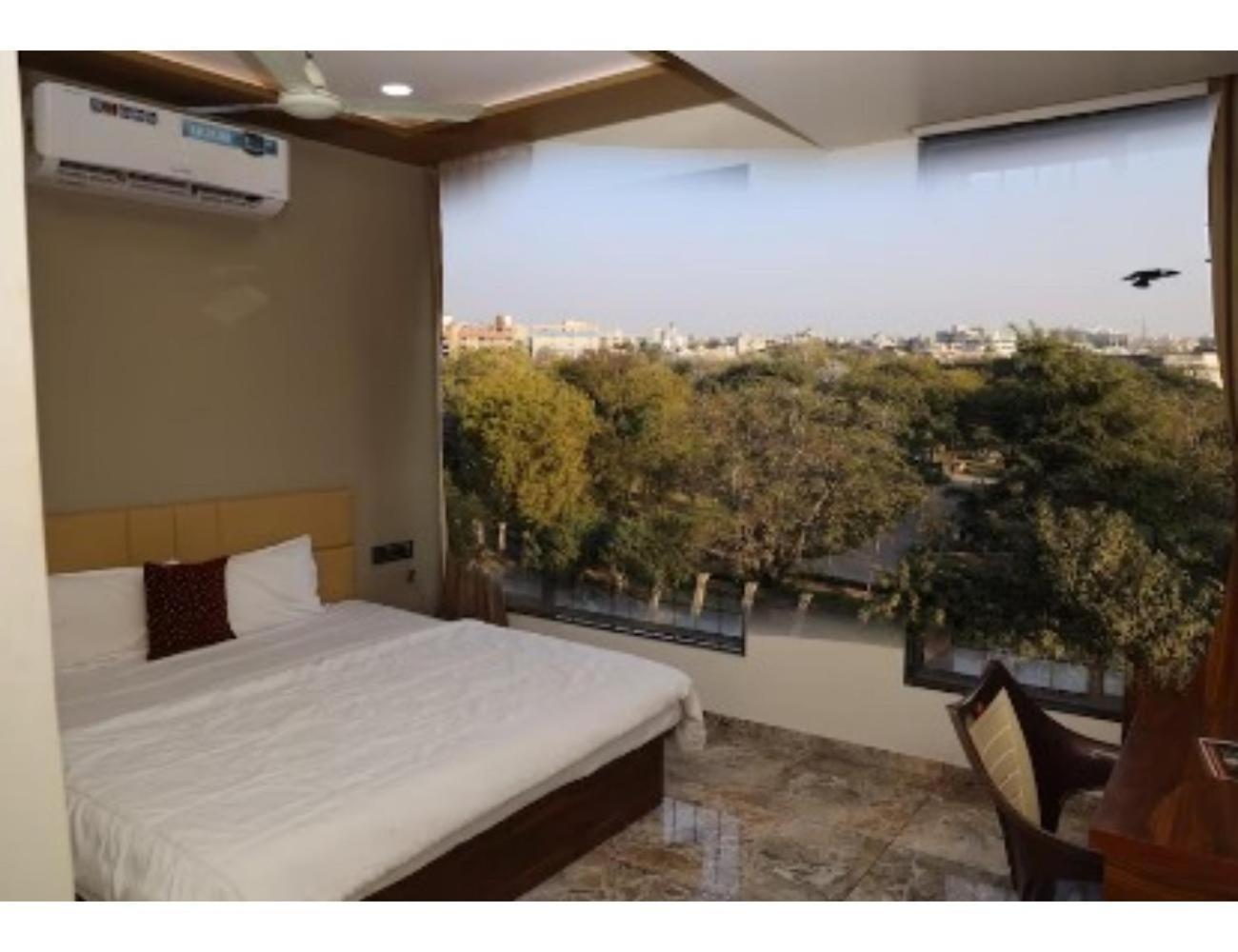 Hotel The Pill, Bhavnagar Exterior foto