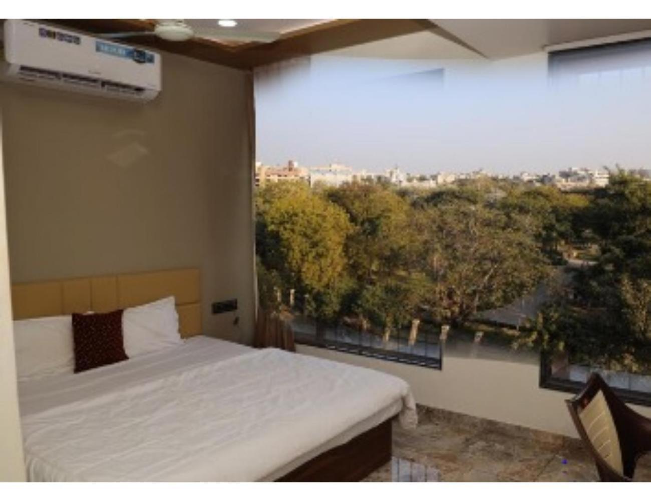 Hotel The Pill, Bhavnagar Exterior foto